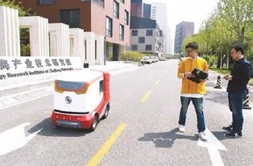 無人快遞車驚現天津濱海新區v