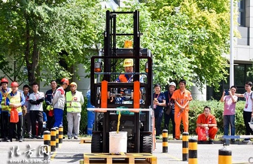 2018年天津港保稅區技能大賽啟動 叉車精英比身手