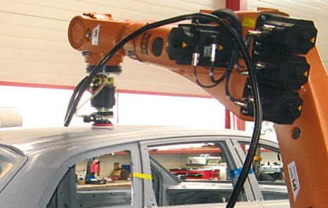 適用于表面噴涂及汽車涂裝車間的工業機器人技術